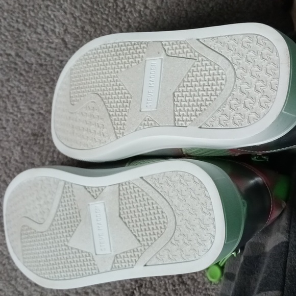 NWOT Steve Madden unisex Size 1 Multicolor Sneaker - Picture 3 of 7